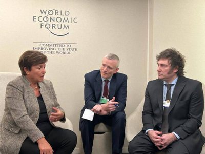 FMI avala plan ajuste de Milei y desembolsa cuatro mil 700 millones de dólares para Argentina