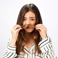 Sin gastar fortuna: la receta "mágica" para eliminar rápidamente el olor a cigarro de tu cabello