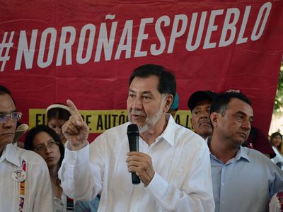 Fernández Noroña celebra que Ebrard se quede en Morena
