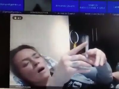 Jueza presidió audiencia virtual desde su cama y con poca ropa; alistan sanción (Video)