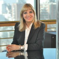 La que sabe, sabe: Teté Coustarot sorprende con el tapado elegante y calentito que todas quieren en invierno