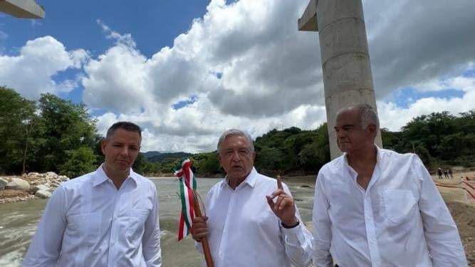 Supervisión de obras en la autopista Oaxaca-Costa