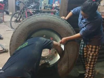 Un gomero de Aluminé abrió su local en Nochebuena y auxilió a 50 personas varadas en un micro