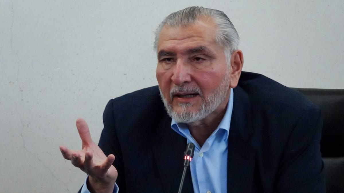 El senador Adán Augusto López