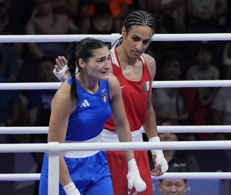 La italiana Angela Carini y la argelina Imane Khelif en París 2024