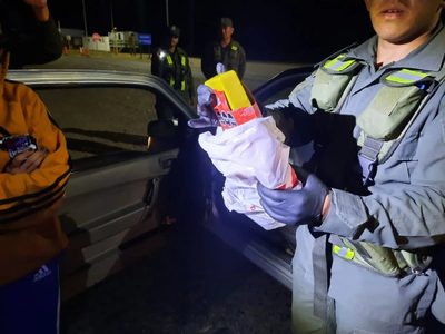Detienen a tres personas en Senillosa con más de un kilo de cocaina oculta en paquetes de galletitas