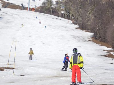 El Cerro Chapelco esperará mejores condiciones de nieve para abrir la temporada invernal