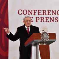 AMLO a Monreal: No adelantar la sucesión sería caer en prácticas del porfiriato