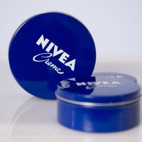 Con las latas de crema Nivea vacías, creá estas mini macetas con un detalle fuera de lo común que te va a encantar
