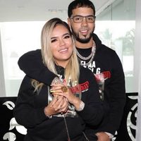 ¡Quien pudiera! Así es como Karol G y Anuel AA pasan su cuarentena juntos: mucha agua y espuma