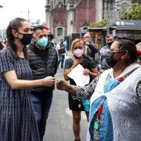 Sheinbaum insiste en que la escultura de una mujer indígena sustituya la de Colón