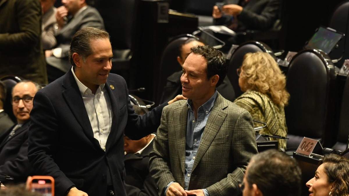 Clemente Castañeda (der.) en la sesión de la Comisión Permanente