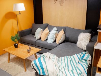 Sin gastar ni comprar una nueva: mirá esta idea "low cost" para decorar tu mesa ratona si está manchada