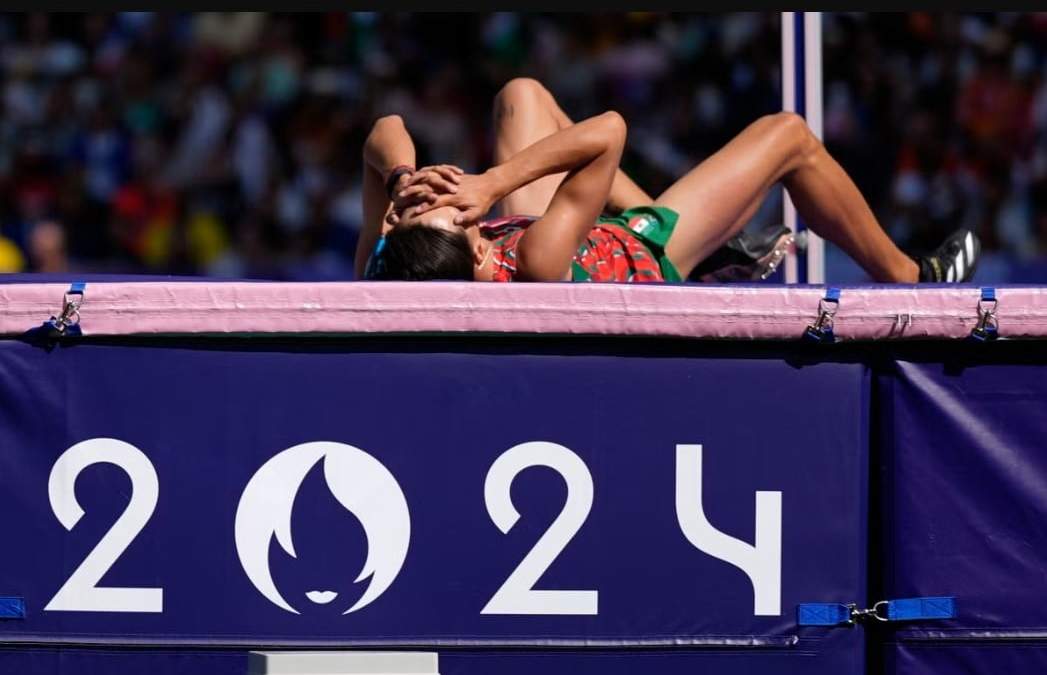 Erick Portillo, de México, reacciona durante su competencia en el salto de altura para hombres en los Juegos Olímpicos de París 2024 el miércoles 7 de agosto del 2024 en Saint-Denis, Francia. ()