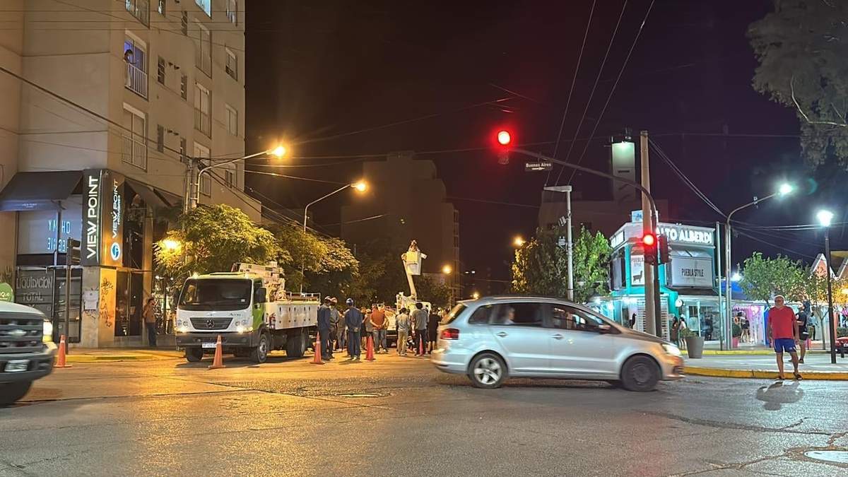 Recambio de luminarias en la ciudad de Neuquén. Fuente: (Facebook)