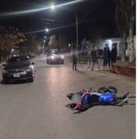 Chocaron dos motos: una joven murió