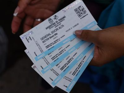 La Justicia congeló las cuentas de una reconocida influencer por vender entradas falsas para Argentina-Brasil
