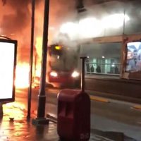 Unidad del Metrobús se incendia en la Roma; no hay personas lesionadas