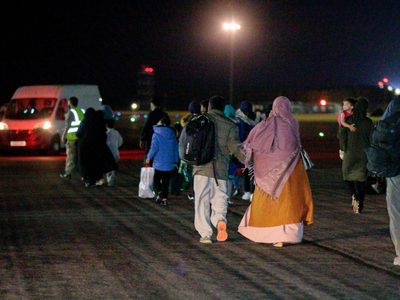 EU eliminará tasas migratorias y agilizará el procesamiento de solicitudes de afganos evacuados