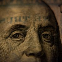 El dólar baja, la pregunta es hasta cuándo: se esperan noticias desde el Gobierno