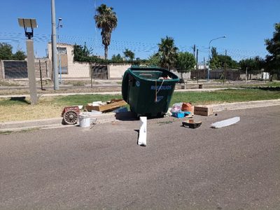 Alambrados rotos y residuos esparcidos: el drama de los vecinos del Procrear en Maipú