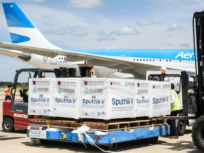 La próxima semana llegarán más de 200 litros para producir el segundo componente de la Sputnik V