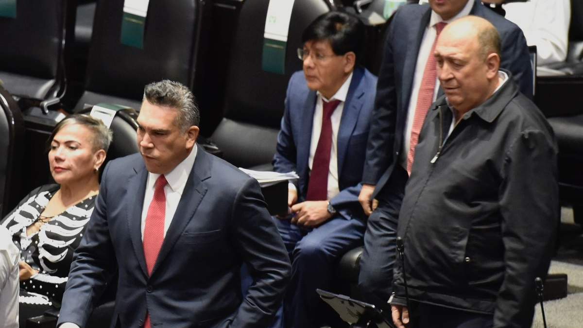 "Alito" Moreno y Rubén Moreira en la sesión de hoy en San Lázaro