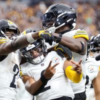 Primer juego de 100 yardas terrestres de Harris lleva a Steelers a victoria 32-13 sobre Raiders