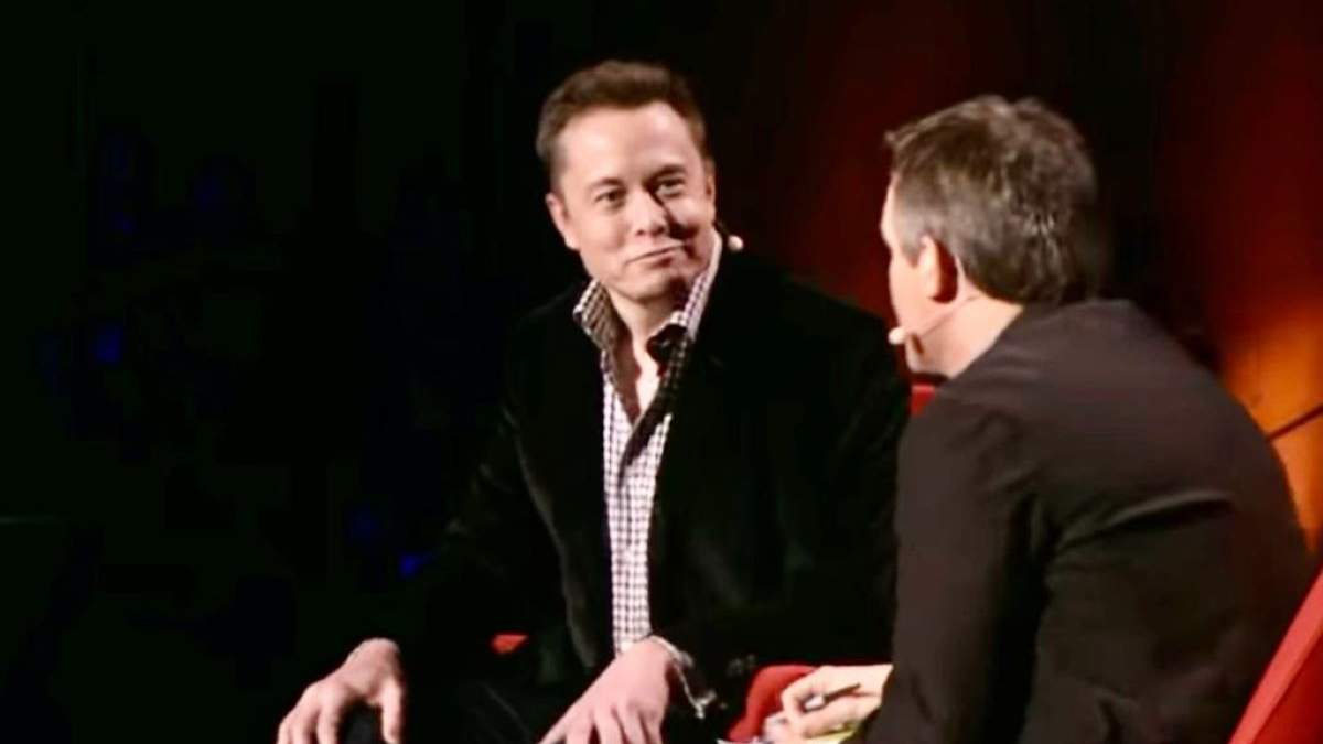 Elon Musk en una conferencia