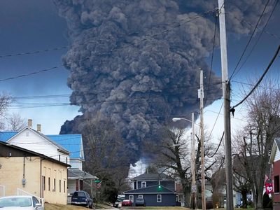 Qué son y qué provocan los químicos derramados por un tren en Ohio