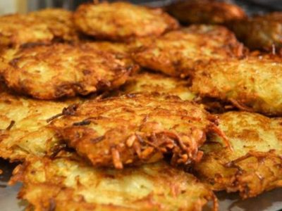 Papas rosti con 3 ingredientes: la receta más rica y fácil, ideal para acompañar tus comidas y quedar como todo un chef