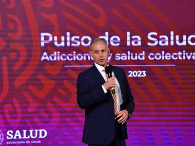 “Es un disparate”: Intelectuales y científicos arremeten contra la candidatura de López-Gatell