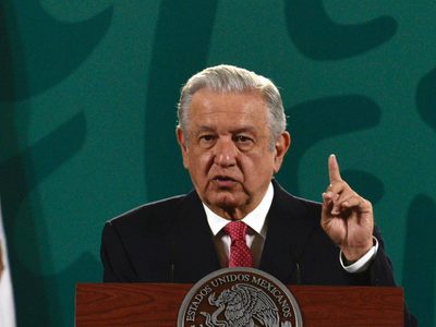 AMLO contradice a la SEP: carta responsiva no es obligatoria "fue una decisión de abajo"