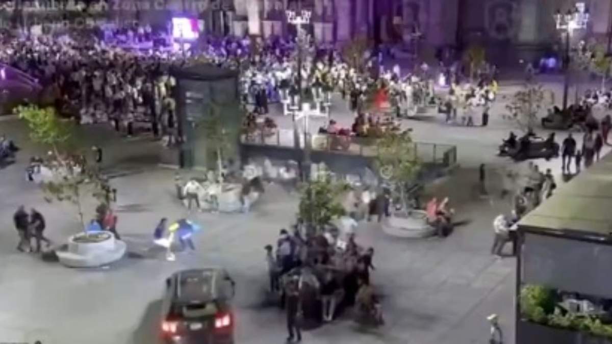 Camioneta embiste a peatones frente a la Catedral Metropolitana de Guadalajara