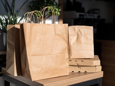 Con una bolsa de papel kraft podés hacer este objeto decorativo que transforma tu living sin gastar un peso