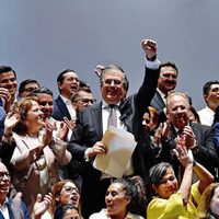 Ebrard toma el timón... pero marcha al ritmo de AMLO
