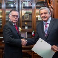 Parlamento venezolano envía carta de protesta a AMLO por beneplácito a embajador de Maduro