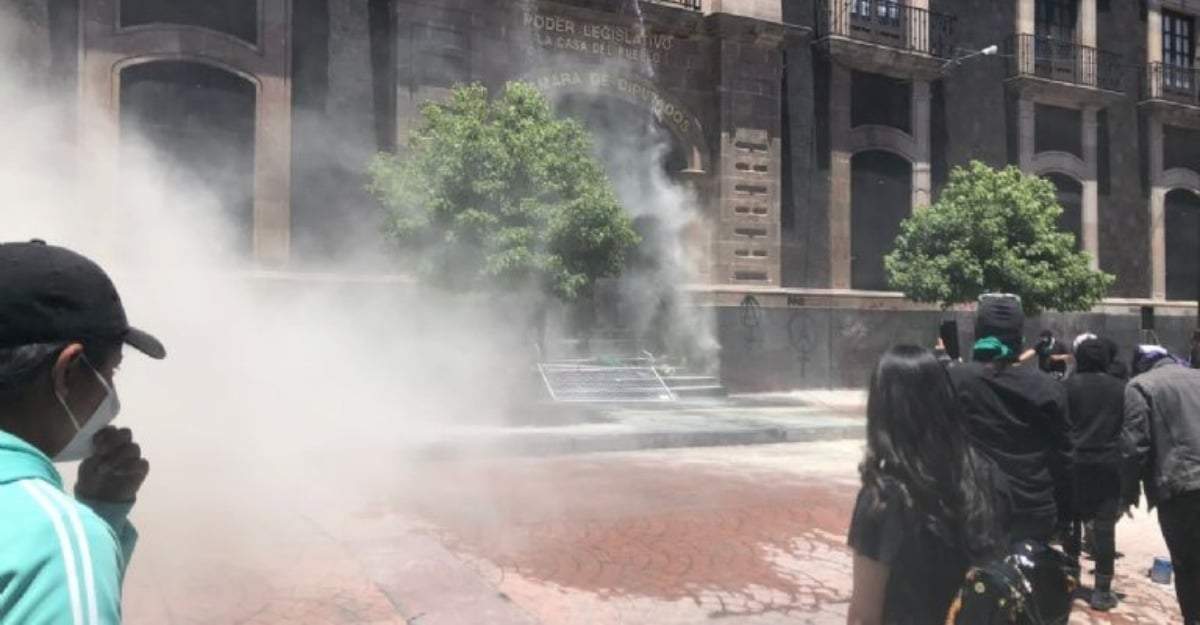Protestas afuera del congreso mexiquense