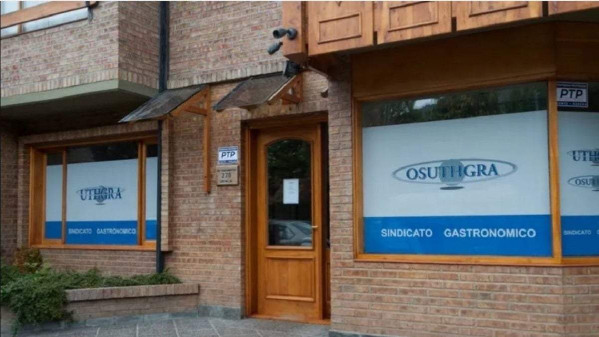 El gremio denunció una situación de abandono del Ministerio de Trabajo de la provincia hacia los trabajadores hoteleros y gastronómicos. Fuente: (Minuto Neuquén)