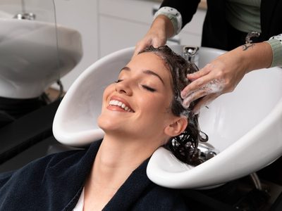 No sufras más: el secreto de la abuela para mantener tu cabello libre de caspa con ingredientes caseros