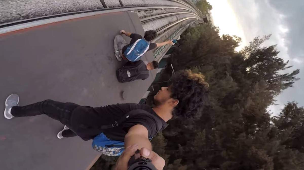 Escena del video publicado por los jóvenes