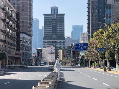 Estados Unidos ordenó evacuar a parte de su consulado en Shanghái por el confinamiento