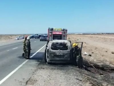 Una camioneta se prendió fuego por completo mientras transitaba por la ruta provincial 67