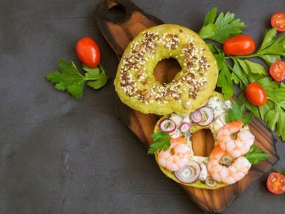 Bagels de espinaca: sin harina y en pocos minutos, una receta perfecta para comer los más ricos sándwiches sin culpa