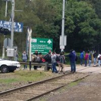 Normalistas de Michoacán  bloquean vías del tren, ahora en Pátzcuaro