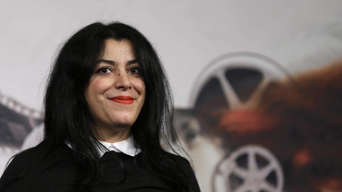 La directora e ilustradora Marjane Satrapi posa para los fotógrafos a su llegada a la presentación de su película "La Banda de las Jotas", en la 7ma edición del Festival Internacional de Cine de Roma, en Roma