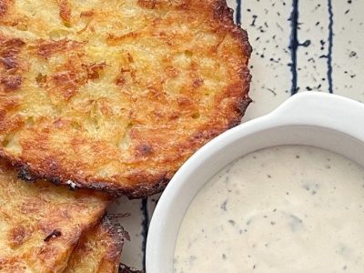 Receta exprés de la cocina alemana: prepará estas tortitas de papa crujientes con 3 ingredientes en 20 minutos