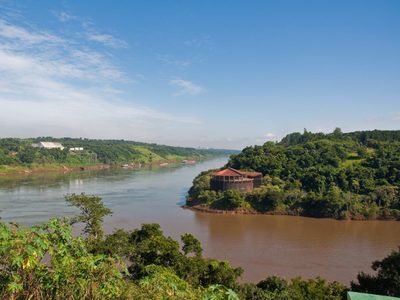 Tres argentinas fallecieron tras naufragar en el Río Paraná