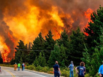 Declaran la emergencia por el incendio en Epuyén: hay 1800 hectáreas afectadas