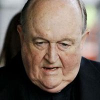 Condenan a un año de prisión a arzobispo australiano por encubrir un caso de pederastia
